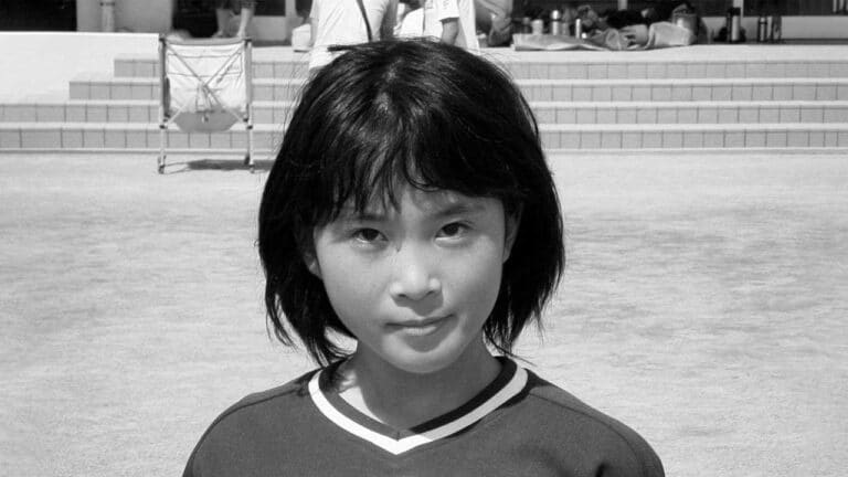 Nevada-tan (Natsumi Tsuji), pada usia 11 tahun, membunuh teman sekelasnya, Satomi Mitarai